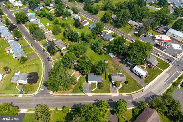 7 W CHURCH RD, Telford, PA 18969