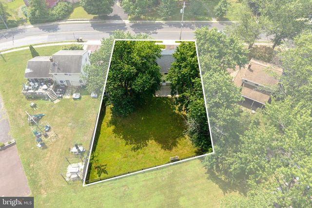 7 W CHURCH RD, Telford, PA 18969