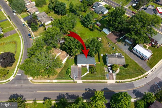 7 W CHURCH RD, Telford, PA 18969