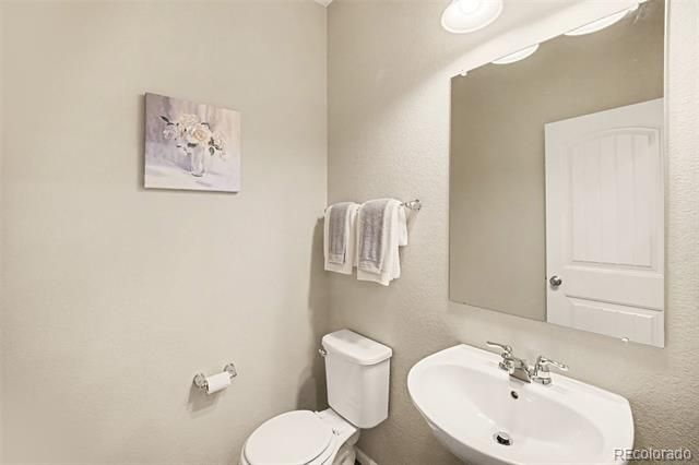 10139 E 25th Drive, Aurora, CO 80010