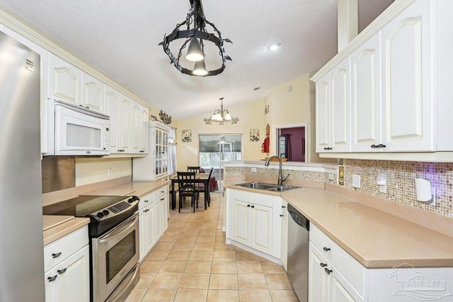 8080 Castle Pointe Way, Pensacola, FL 32506