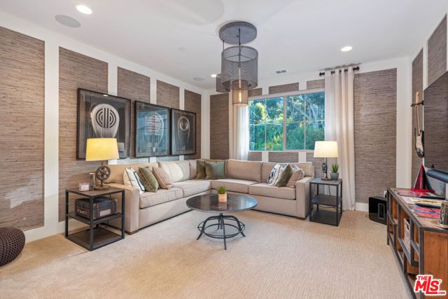 8304 Mariposa Court, West Hills (los Angeles), CA 91304