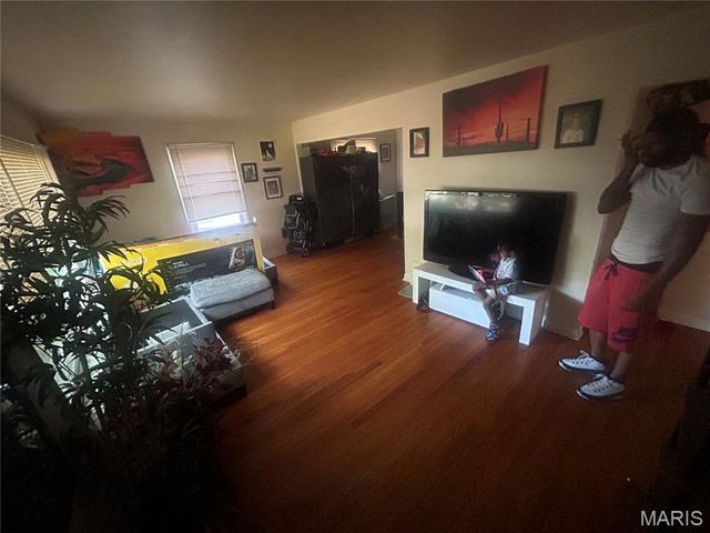 7516 Balfour Drive, St Louis, MO 63133
