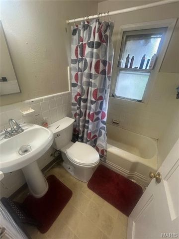 7516 Balfour Drive, St Louis, MO 63133