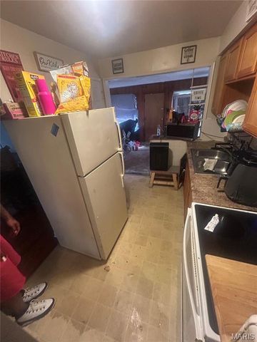 7516 Balfour Drive, St Louis, MO 63133