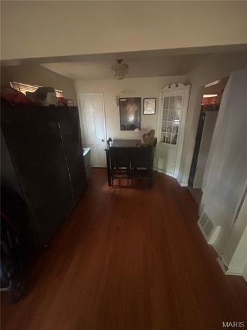 7516 Balfour Drive, St Louis, MO 63133
