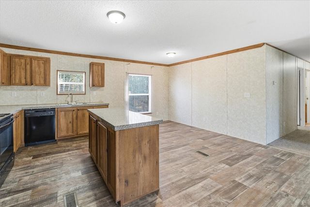 307 W Lake Street, Iva, SC 29655