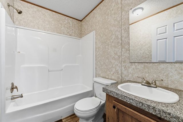 307 W Lake Street, Iva, SC 29655