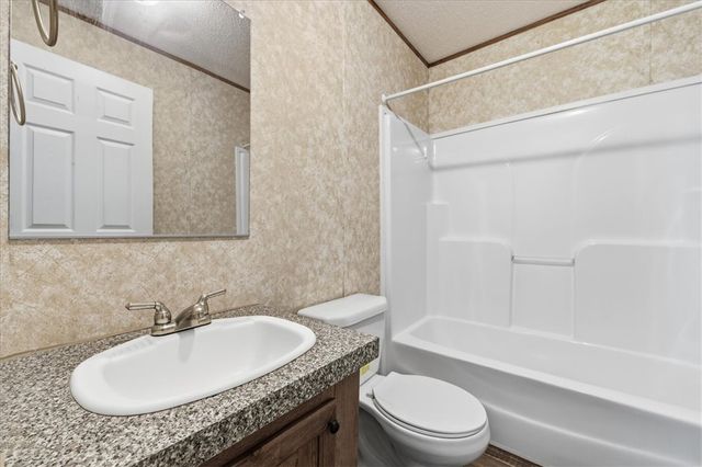 307 W Lake Street, Iva, SC 29655