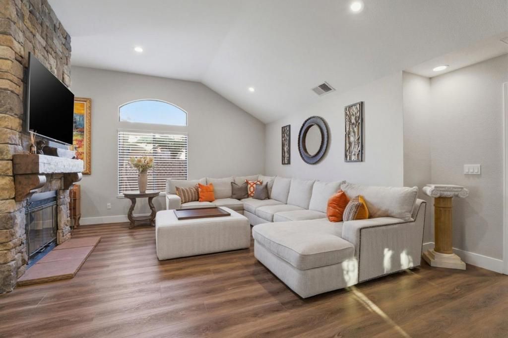 Image 10 of property listing at 7945 Caledonia Drive, San Jose, CA 95135