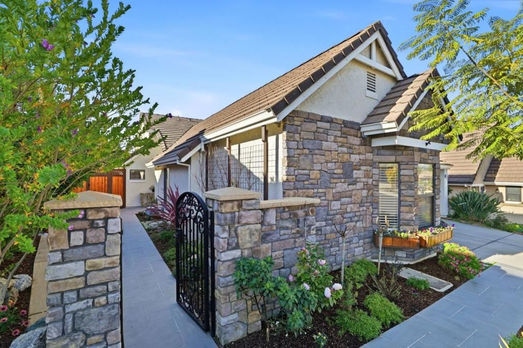 Image 2 of property listing at 7945 Caledonia Drive, San Jose, CA 95135