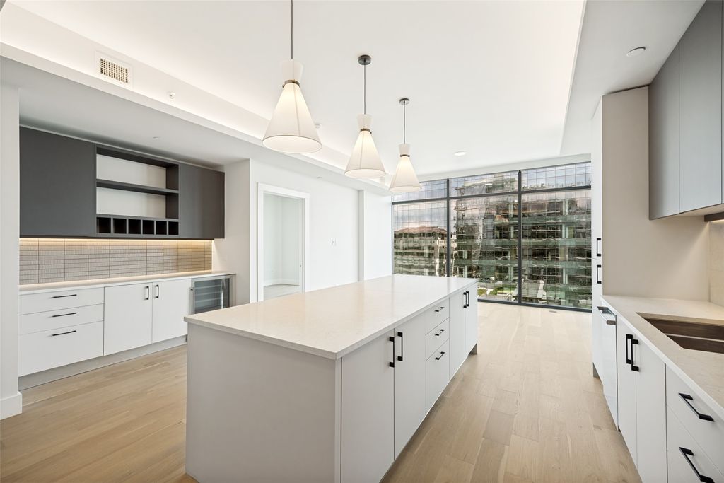 8119 Douglas Avenue 907, Dallas, TX 75225