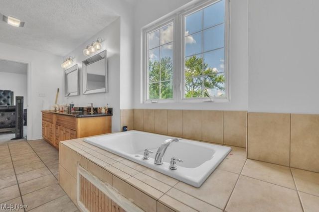 7310 Lamson Road, Oakwood Village, OH 44146