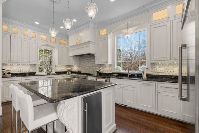 6 Twin Oaks Ct, Spartanburg, SC 29306