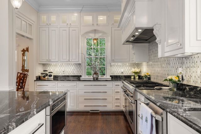 6 Twin Oaks Ct, Spartanburg, SC 29306