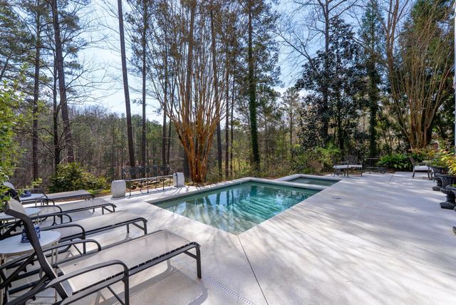 6 Twin Oaks Ct, Spartanburg, SC 29306