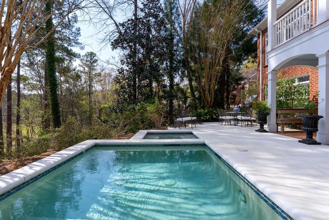 6 Twin Oaks Ct, Spartanburg, SC 29306