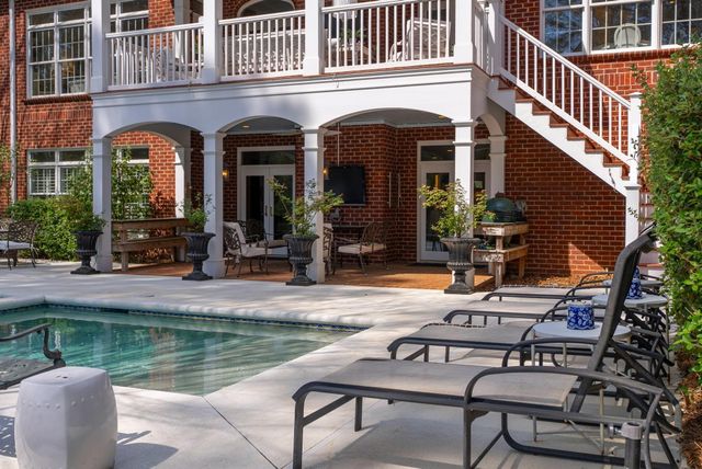 6 Twin Oaks Ct, Spartanburg, SC 29306