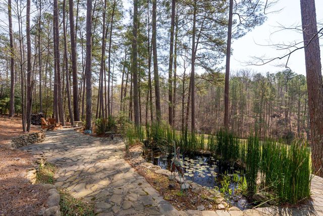 6 Twin Oaks Ct, Spartanburg, SC 29306