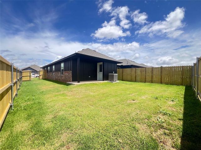10622 SW 17th Terrace, Yukon, OK 73099