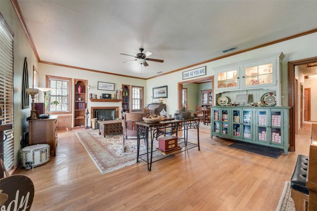 233 E High Street, Wills Point, TX 75169