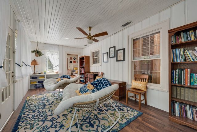 233 E High Street, Wills Point, TX 75169