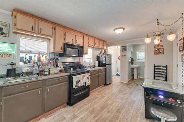 233 E High Street, Wills Point, TX 75169