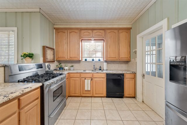 233 E High Street, Wills Point, TX 75169