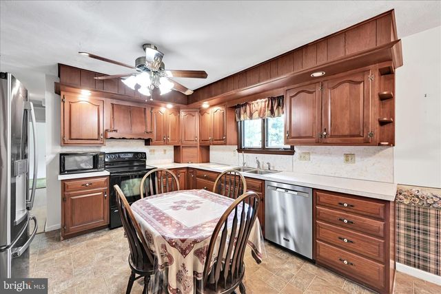 550 STRICKLERSTOWN RD, Newmanstown, PA 17073