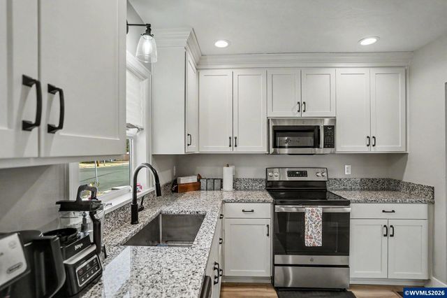 575 E Jefferson St, Stayton, OR 97383
