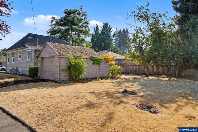 575 E Jefferson St, Stayton, OR 97383