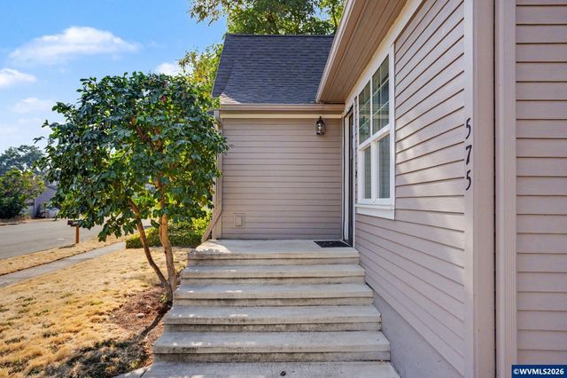 575 E Jefferson St, Stayton, OR 97383