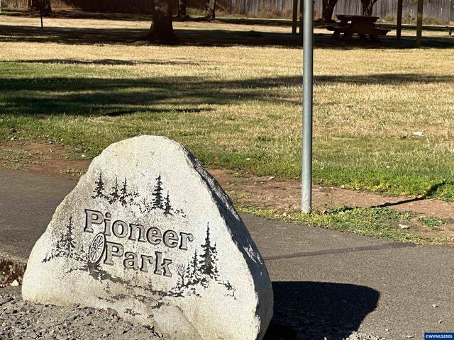 575 E Jefferson St, Stayton, OR 97383