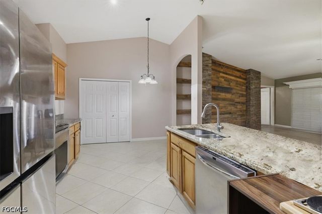 403 SW 28th PL, Cape Coral, FL 33991