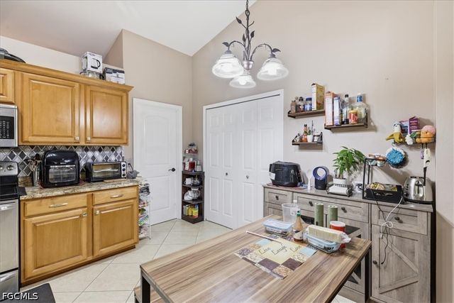 403 SW 28th PL, Cape Coral, FL 33991