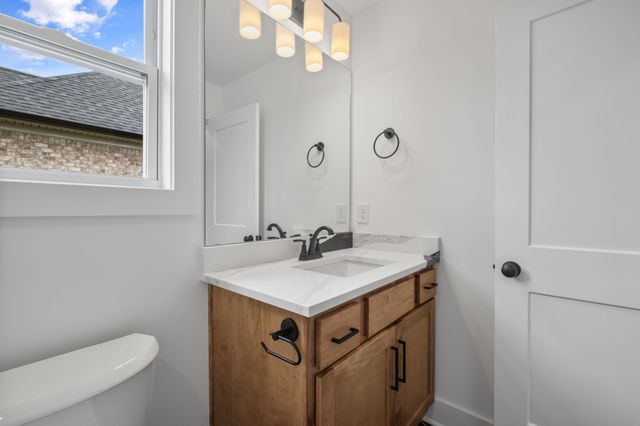 211 Blantons Park Dr, Gallatin, TN 37066