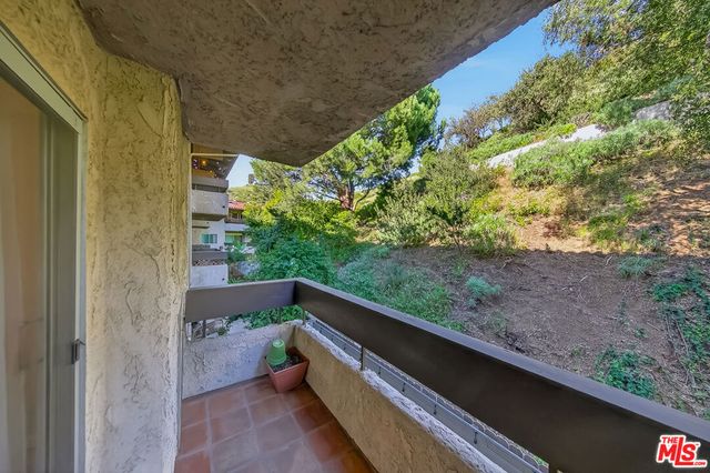 2700 Cahuenga Boulevard E. 4220, Los Angeles, CA 90068