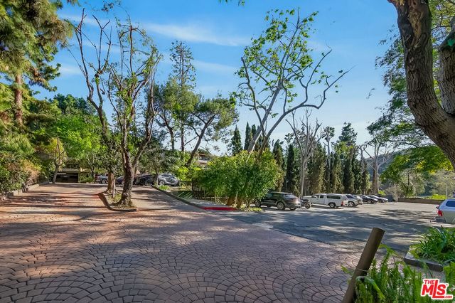 2700 Cahuenga Boulevard E. 4220, Los Angeles, CA 90068