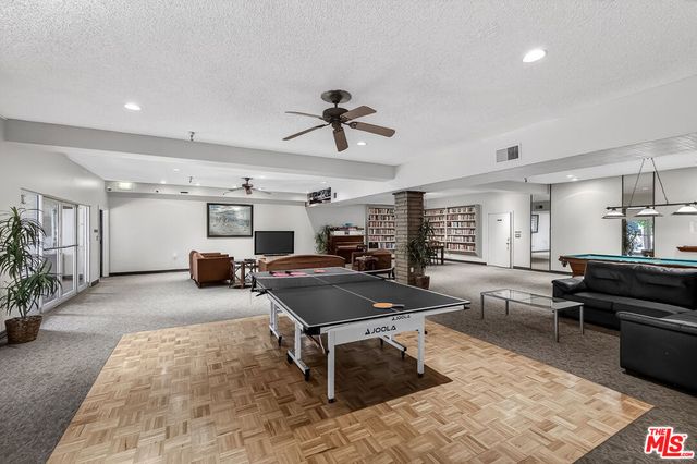 2700 Cahuenga Boulevard E. 4220, Los Angeles, CA 90068