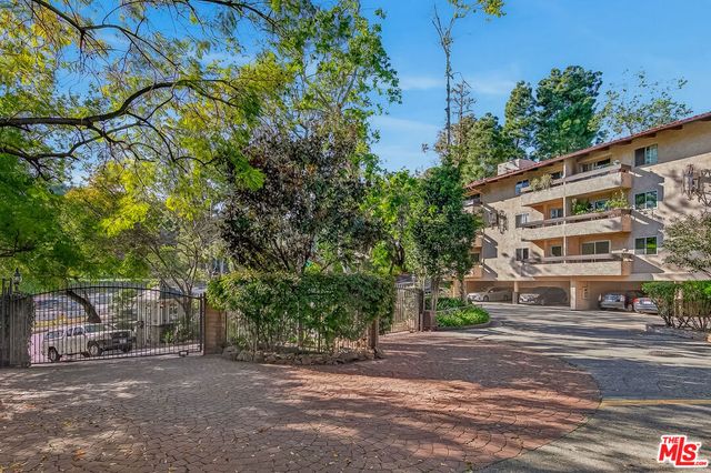 2700 Cahuenga Boulevard E. 4220, Los Angeles, CA 90068