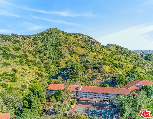 2700 Cahuenga Boulevard E. 4220, Los Angeles, CA 90068