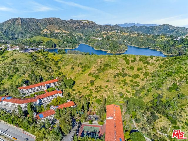 2700 Cahuenga Boulevard E. 4220, Los Angeles, CA 90068