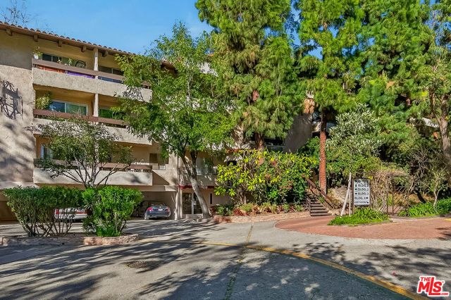 2700 Cahuenga Boulevard E. 4220, Los Angeles, CA 90068