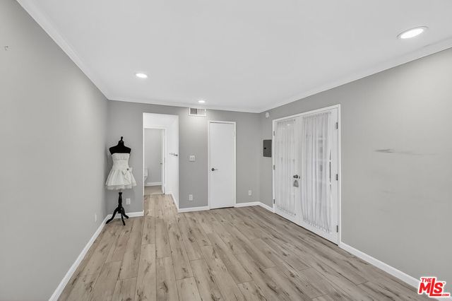 2700 Cahuenga Boulevard E. 4220, Los Angeles, CA 90068