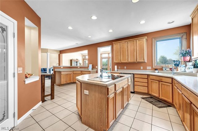 3382 Burgundy Circle, Avon, OH 44011