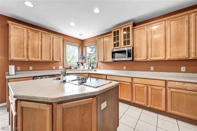 3382 Burgundy Circle, Avon, OH 44011