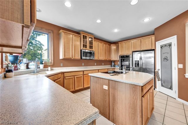 3382 Burgundy Circle, Avon, OH 44011
