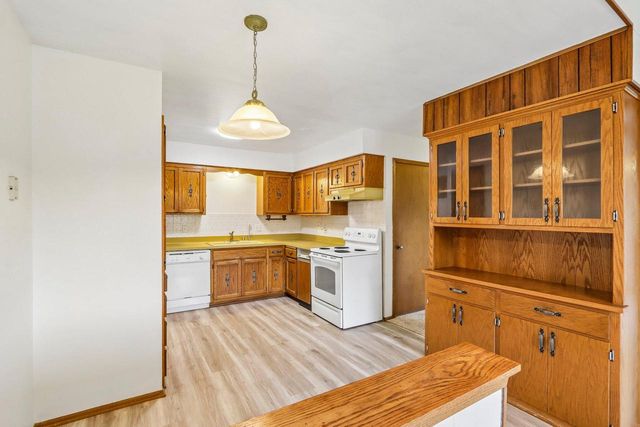 17654 Nassau DRIVE, Brookfield, WI 53045