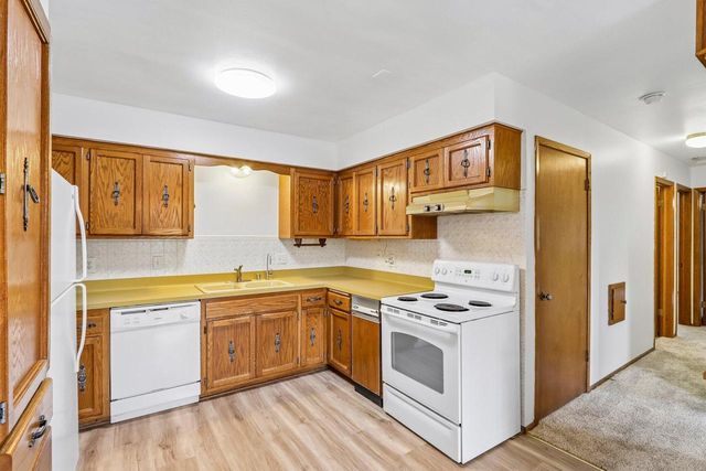 17654 Nassau DRIVE, Brookfield, WI 53045
