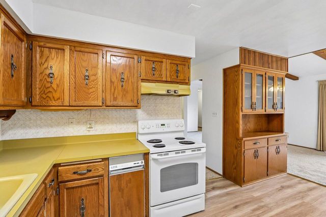 17654 Nassau DRIVE, Brookfield, WI 53045